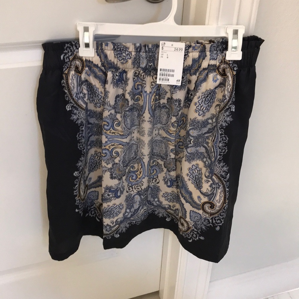 Large H&M patterned skirt